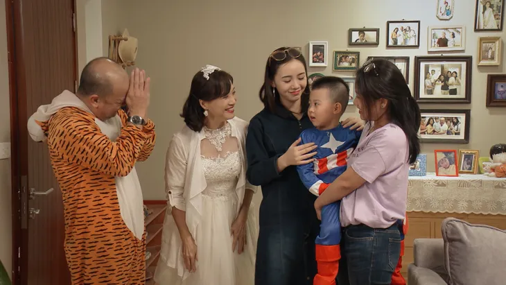 Mẹ ơi, bố đâu rồi? - Tập 4: Ăn mặc thiếu vải, Ly (Quỳnh Kool) bị bố mẹ cấm túc ở nhà - Ảnh 21. Mẹ ơi, bố đâu rồi? - Tập 4: Ăn mặc thiếu vải, Ly (Quỳnh Kool) bị bố mẹ cấm túc ở nhà - Ảnh 21.
