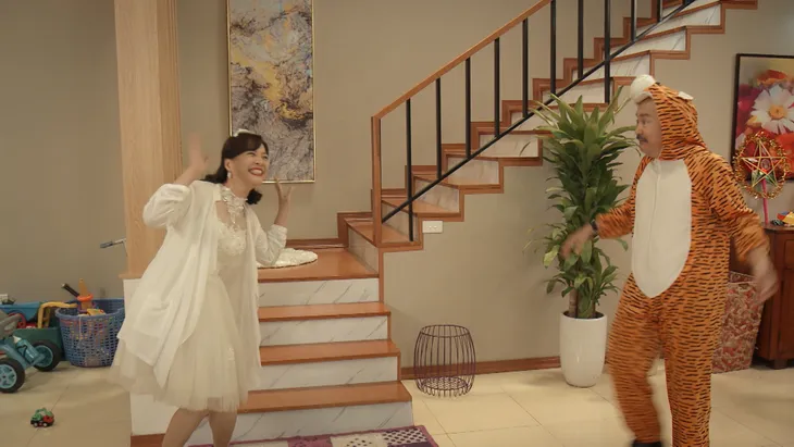 Mẹ ơi, bố đâu rồi? - Tập 4: Ăn mặc thiếu vải, Ly (Quỳnh Kool) bị bố mẹ cấm túc ở nhà - Ảnh 5. Mẹ ơi, bố đâu rồi? - Tập 4: Ăn mặc thiếu vải, Ly (Quỳnh Kool) bị bố mẹ cấm túc ở nhà - Ảnh 5.