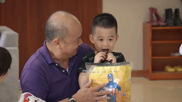 Mẹ ơi, bố đâu rồi? - Tập 4: Ăn mặc thiếu vải, Ly (Quỳnh Kool) bị bố mẹ cấm túc ở nhà - Ảnh 1. Mẹ ơi, bố đâu rồi? - Tập 4: Ăn mặc thiếu vải, Ly (Quỳnh Kool) bị bố mẹ cấm túc ở nhà - Ảnh 1.