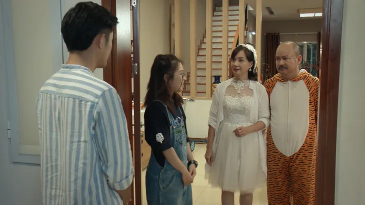 Mẹ ơi, bố đâu rồi? - Tập 4: Ăn mặc thiếu vải, Ly (Quỳnh Kool) bị bố mẹ cấm túc ở nhà - Ảnh 18. Mẹ ơi, bố đâu rồi? - Tập 4: Ăn mặc thiếu vải, Ly (Quỳnh Kool) bị bố mẹ cấm túc ở nhà - Ảnh 18.