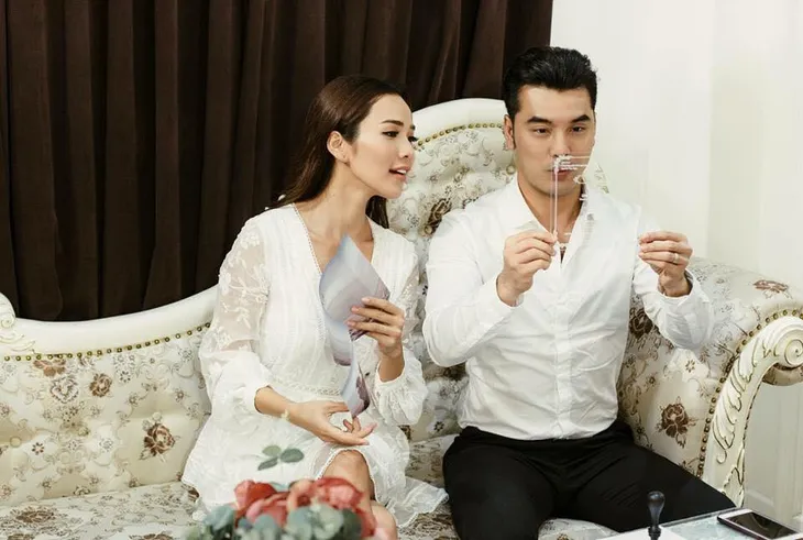 Cận cảnh tấm thiệp cưới độc nhất vô nhị của ca sĩ Ưng Hoàng Phúc và bà xã Kim Cương - Ảnh 6. Cận cảnh tấm thiệp cưới độc nhất vô nhị của ca sĩ Ưng Hoàng Phúc và bà xã Kim Cương - Ảnh 6.