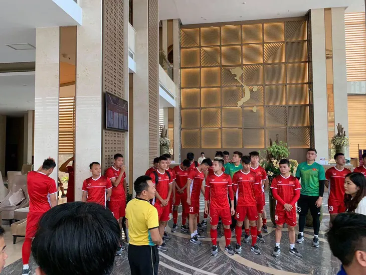 AFF Cup 2018: ĐT Việt Nam tiếp tục tập nhẹ sau chiến thắng trước ĐT Lào - Ảnh 1. AFF Cup 2018: ĐT Việt Nam tiếp tục tập nhẹ sau chiến thắng trước ĐT Lào - Ảnh 1.