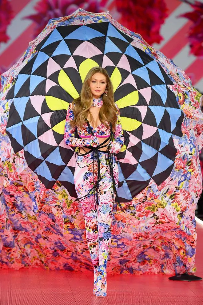 Chiêm ngưỡng dàn thiên thần đẹp xuất sắc tại Victorias Secret Fashion Show 2018 - Ảnh 29. Chiêm ngưỡng dàn thiên thần đẹp xuất sắc tại Victorias Secret Fashion Show 2018 - Ảnh 29.