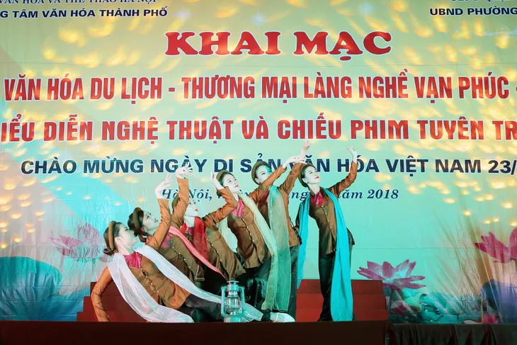 Khai mạc Tuần lễ văn hóa du lịch - thương mại làng nghề Vạn Phúc - Hà Đông 2018 - Ảnh 6.
