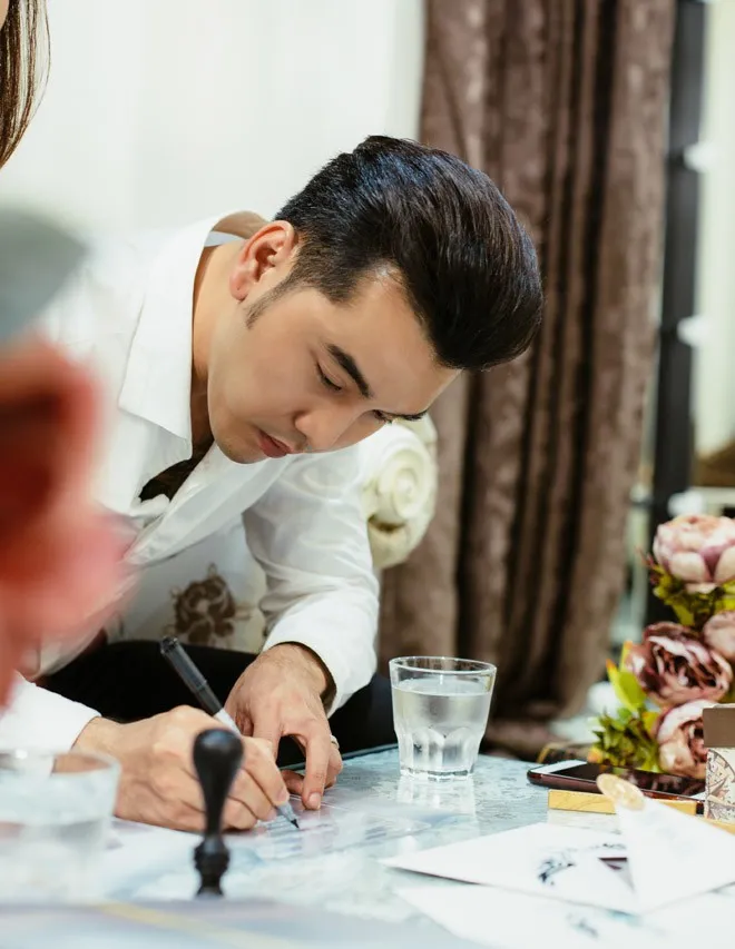 Cận cảnh tấm thiệp cưới độc nhất vô nhị của ca sĩ Ưng Hoàng Phúc và bà xã Kim Cương - Ảnh 3. Cận cảnh tấm thiệp cưới độc nhất vô nhị của ca sĩ Ưng Hoàng Phúc và bà xã Kim Cương - Ảnh 3.
