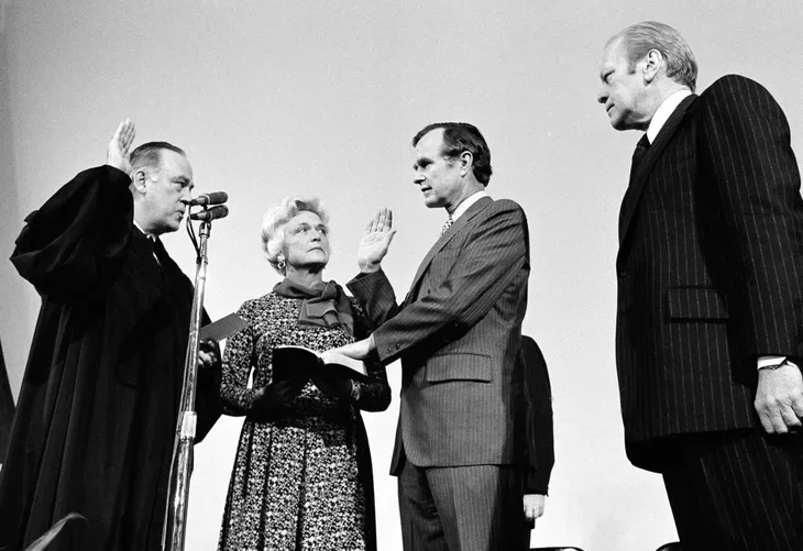Cuộc đời oai hùng của George H.W. Bush: Từ phi công chiến đấu, Tổng thống Mỹ tới nhà từ thiện tỷ đô - Ảnh 2. Cuộc đời oai hùng của George H.W. Bush: Từ phi công chiến đấu, Tổng thống Mỹ tới nhà từ thiện tỷ đô - Ảnh 2.