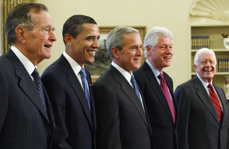 Cuộc đời oai hùng của George H.W. Bush: Từ phi công chiến đấu, Tổng thống Mỹ tới nhà từ thiện tỷ đô - Ảnh 8. Cuộc đời oai hùng của George H.W. Bush: Từ phi công chiến đấu, Tổng thống Mỹ tới nhà từ thiện tỷ đô - Ảnh 8.