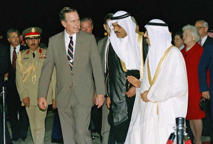 Cuộc đời oai hùng của George H.W. Bush: Từ phi công chiến đấu, Tổng thống Mỹ tới nhà từ thiện tỷ đô - Ảnh 5. Cuộc đời oai hùng của George H.W. Bush: Từ phi công chiến đấu, Tổng thống Mỹ tới nhà từ thiện tỷ đô - Ảnh 5.