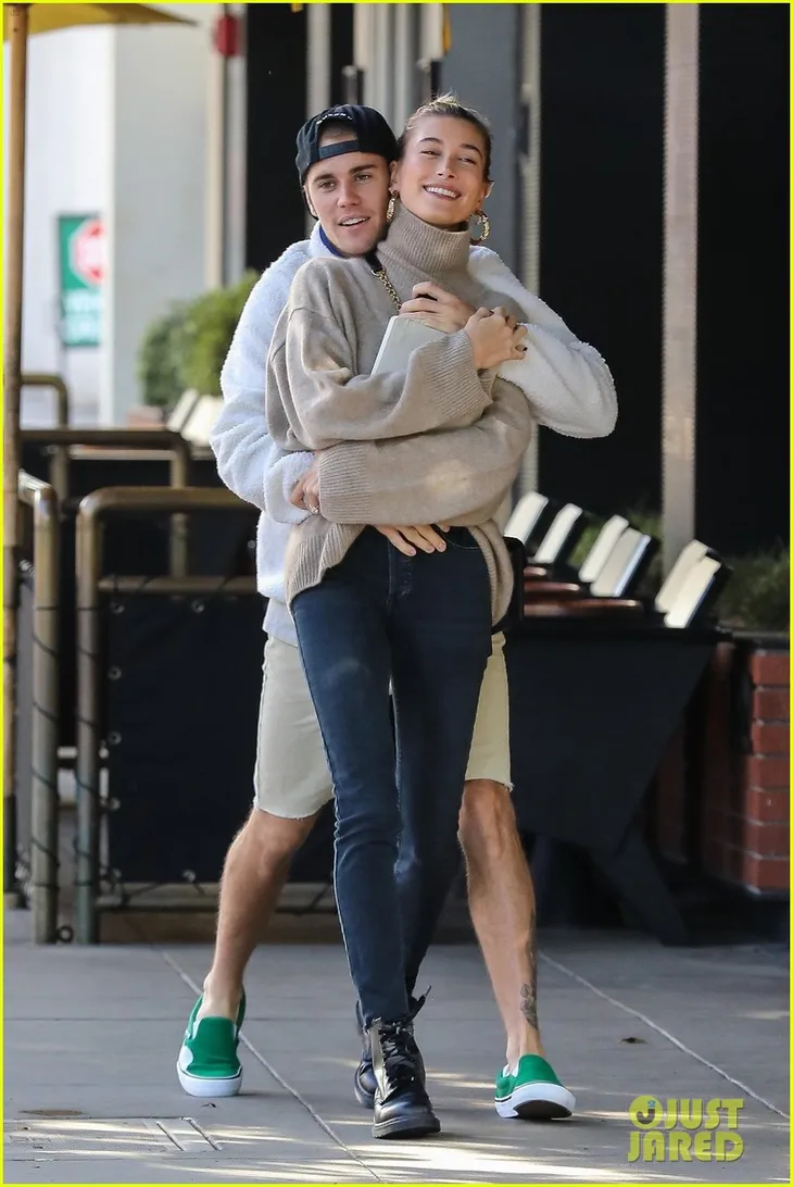 Dễ thương chưa, Justin Bieber khiêu vũ với vợ trên đường phố - Ảnh 2. Dễ thương chưa, Justin Bieber khiêu vũ với vợ trên đường phố - Ảnh 2.