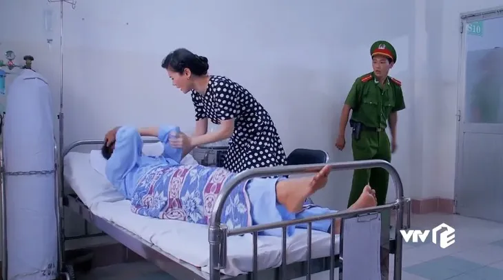 Cung đường tội lỗi - Tập 40: Nhìn Phú Thịnh điên dại, bà Tuyết quyết đi tự thú - Ảnh 3. Cung đường tội lỗi - Tập 40: Nhìn Phú Thịnh điên dại, bà Tuyết quyết đi tự thú - Ảnh 3.