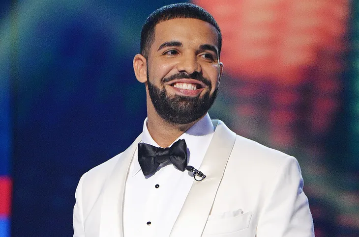 Sau Grammy, Drake tiếp tục vượt mặt Taylor Swift tại BXH Billboard - Ảnh 1. Sau Grammy, Drake tiếp tục vượt mặt Taylor Swift tại BXH Billboard - Ảnh 1.