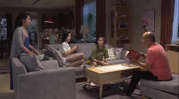 Mẹ ơi, bố đâu rồi? - Tập 21: Phát hiện rùng rợn của ông Mạnh (NS Hoàng Sơn) khiến các con lạnh gáy - Ảnh 2. Mẹ ơi, bố đâu rồi? - Tập 21: Phát hiện rùng rợn của ông Mạnh (NS Hoàng Sơn) khiến các con lạnh gáy - Ảnh 2.