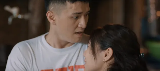 Chạy trốn thanh xuân - Tập 6: An hứng trọn một ghế vào người vì Phi - Ảnh 1. Chạy trốn thanh xuân - Tập 6: An hứng trọn một ghế vào người vì Phi - Ảnh 1.