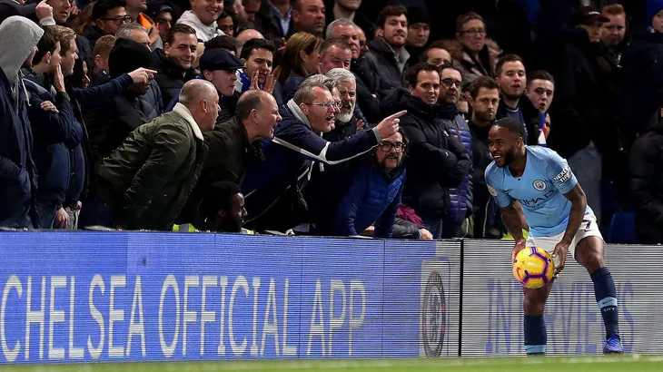 Chelsea tạm cấm cửa 4 CĐV sau hành động nhắm vào Raheem Sterling - Ảnh 1. Chelsea tạm cấm cửa 4 CĐV sau hành động nhắm vào Raheem Sterling - Ảnh 1.