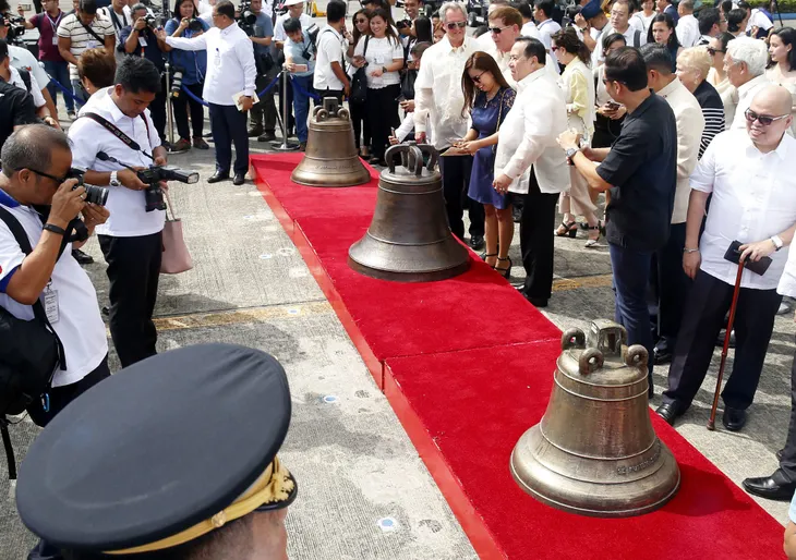 Mỹ chính thức trả chuông quý cho Philippines sau hơn 1 thế kỷ - Ảnh 2. Mỹ chính thức trả chuông quý cho Philippines sau hơn 1 thế kỷ - Ảnh 2.