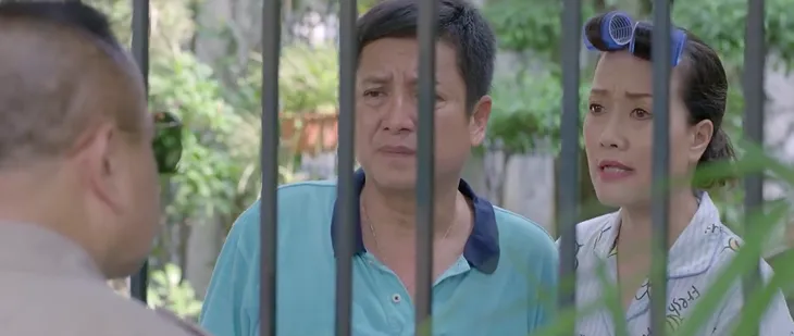 Yêu thì ghét thôi - Tập 29: Bắt quả tang vợ ôm sếp, Du vào khách sạn với Trang? - Ảnh 4. Yêu thì ghét thôi - Tập 29: Bắt quả tang vợ ôm sếp, Du vào khách sạn với Trang? - Ảnh 4.