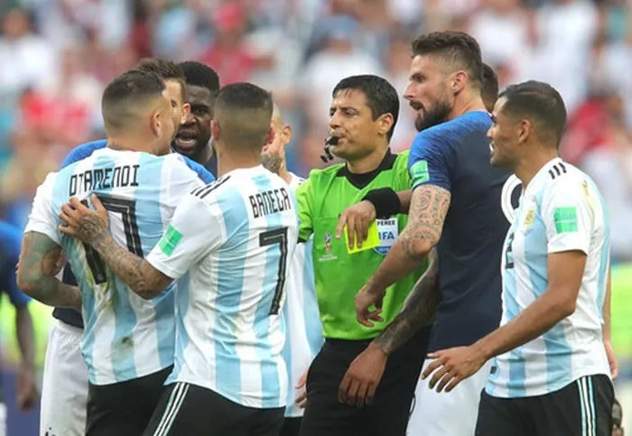 Trọng tài World Cup 2018 điều khiến trận chung kết lượt về AFF Cup - Ảnh 1. Trọng tài World Cup 2018 điều khiến trận chung kết lượt về AFF Cup - Ảnh 1.