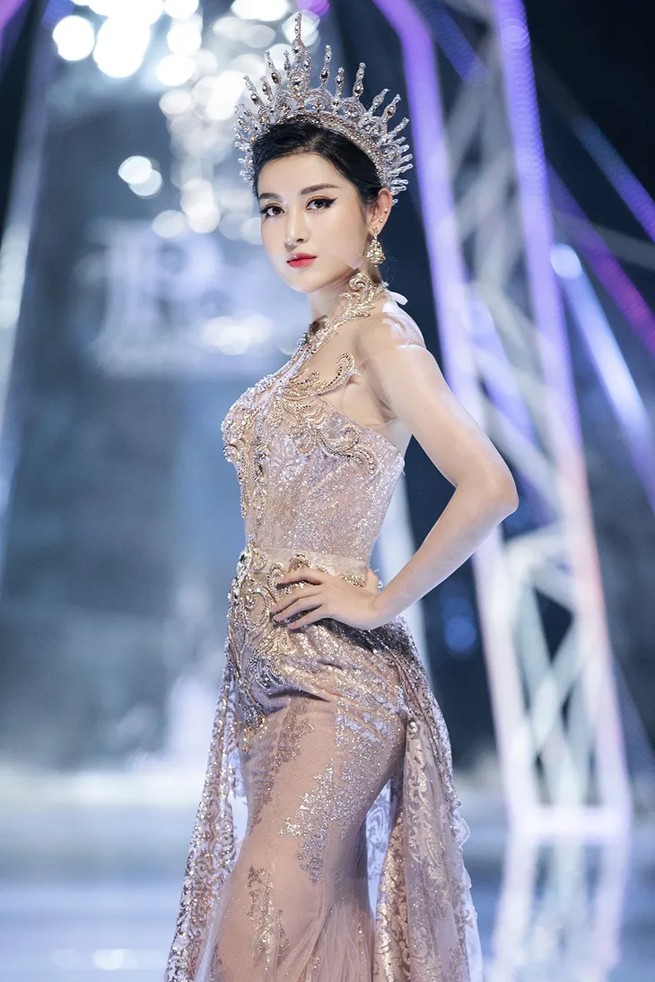 Hoa hậu Tiểu Vy - Đỗ Mỹ Linh giống nhau đến ngỡ ngàng - Ảnh 6. Hoa hậu Tiểu Vy - Đỗ Mỹ Linh giống nhau đến ngỡ ngàng - Ảnh 6.
