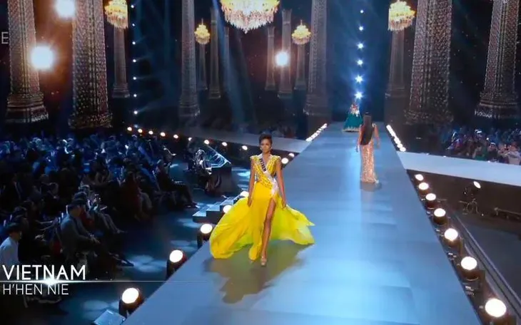 Ngắm những bộ trang phục giúp HHen Niê làm nên kỳ tích tại Miss Universe 2018 - Ảnh 6. Ngắm những bộ trang phục giúp HHen Niê làm nên kỳ tích tại Miss Universe 2018 - Ảnh 6.
