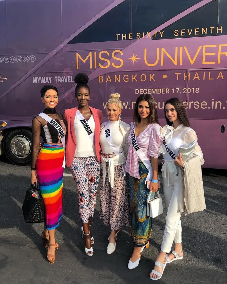 Ngắm những bộ trang phục giúp HHen Niê làm nên kỳ tích tại Miss Universe 2018 - Ảnh 2. Ngắm những bộ trang phục giúp HHen Niê làm nên kỳ tích tại Miss Universe 2018 - Ảnh 2.