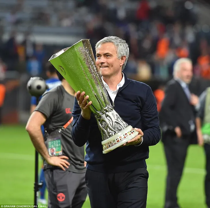 Chính thức: HLV Mourinho bị Manchester United sa thải - Ảnh 1. Chính thức: HLV Mourinho bị Manchester United sa thải - Ảnh 1.
