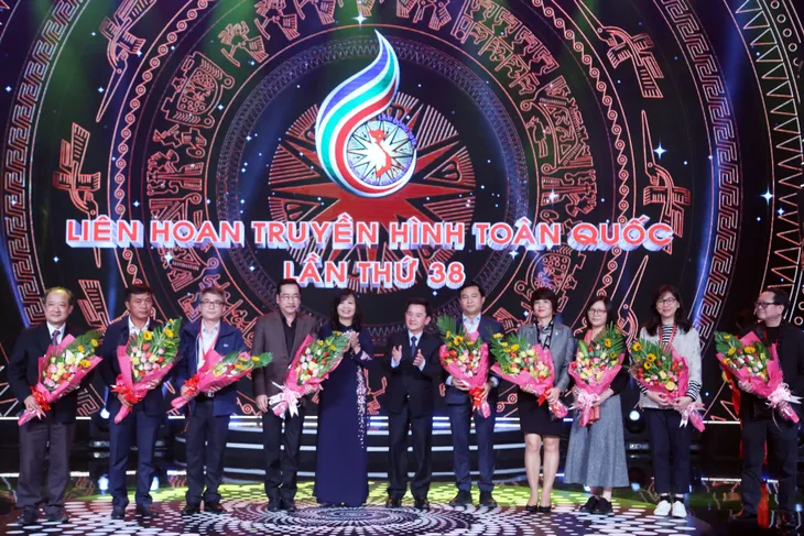 Những khoảnh khắc đáng nhớ của Lễ Khai mạc LHTHTQ 38 - Ảnh 8. Những khoảnh khắc đáng nhớ của Lễ Khai mạc LHTHTQ 38 - Ảnh 8.