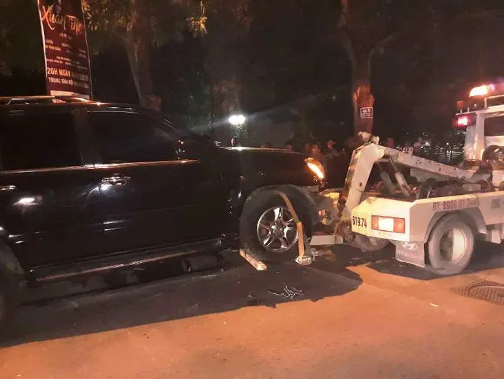 Hà Nội: Xe Lexus gây tai nạn liên hoàn, lái xe là phụ nữ - Ảnh 2. Hà Nội: Xe Lexus gây tai nạn liên hoàn, lái xe là phụ nữ - Ảnh 2.