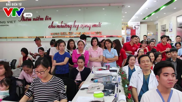 “Ru lại tình gần” - Mang âm nhạc đến với bệnh nhân ung thư - Ảnh 3. “Ru lại tình gần” - Mang âm nhạc đến với bệnh nhân ung thư - Ảnh 3.
