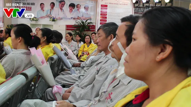 “Ru lại tình gần” - Mang âm nhạc đến với bệnh nhân ung thư - Ảnh 5. “Ru lại tình gần” - Mang âm nhạc đến với bệnh nhân ung thư - Ảnh 5.