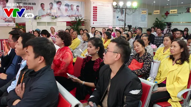 “Ru lại tình gần” - Mang âm nhạc đến với bệnh nhân ung thư - Ảnh 2. “Ru lại tình gần” - Mang âm nhạc đến với bệnh nhân ung thư - Ảnh 2.