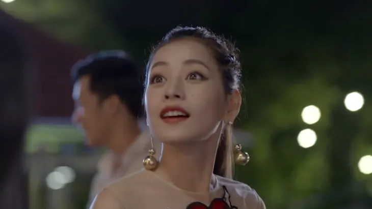 Chi Pu hôn Bình An trong phim mới Mối tình đầu của tôi - Ảnh 2. Chi Pu hôn Bình An trong phim mới Mối tình đầu của tôi - Ảnh 2.