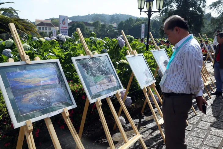 Khai mạc triển lãm ảnh “Những người làm truyền hình” tại LHTHTQ lần thứ 38 - Ảnh 9. Khai mạc triển lãm ảnh “Những người làm truyền hình” tại LHTHTQ lần thứ 38 - Ảnh 9.