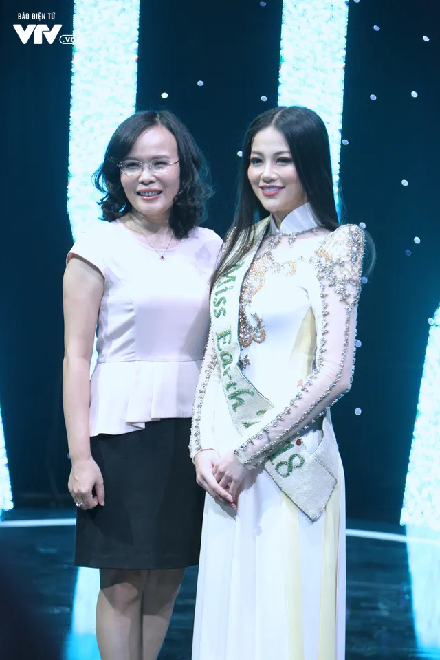 Quang Hải U23 Việt Nam, Hoa hậu Phương Khánh bị bủa vây trên trường quay Dấu ấn 2018 - Ảnh 4. Quang Hải U23 Việt Nam, Hoa hậu Phương Khánh bị bủa vây trên trường quay Dấu ấn 2018 - Ảnh 4.