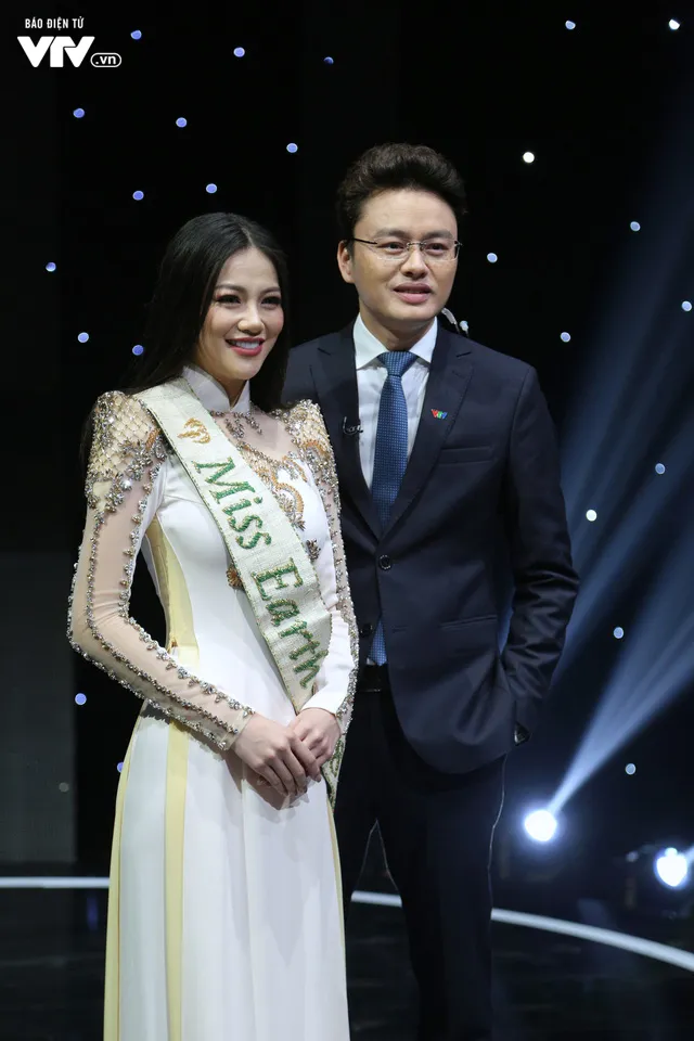 Quang Hải U23 Việt Nam, Hoa hậu Phương Khánh bị bủa vây trên trường quay Dấu ấn 2018 - Ảnh 7. Quang Hải U23 Việt Nam, Hoa hậu Phương Khánh bị bủa vây trên trường quay Dấu ấn 2018 - Ảnh 7.