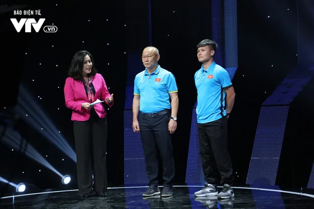 Quang Hải U23 Việt Nam, Hoa hậu Phương Khánh bị bủa vây trên trường quay Dấu ấn 2018 - Ảnh 1. Quang Hải U23 Việt Nam, Hoa hậu Phương Khánh bị bủa vây trên trường quay Dấu ấn 2018 - Ảnh 1.