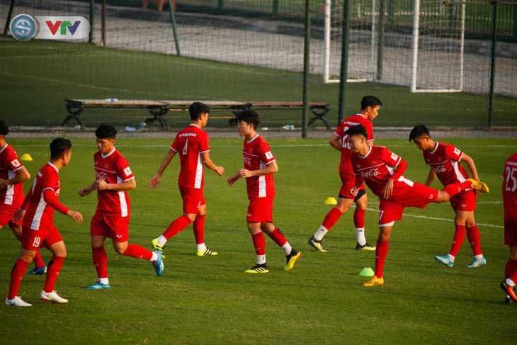 ĐT Việt Nam chốt danh sách lần 1 cho Asian Cup 2019: Loại Phan Thanh Hậu, Tùng Quốc, Hoàng Đức và Lục Xuân Hưng - Ảnh 1. ĐT Việt Nam chốt danh sách lần 1 cho Asian Cup 2019: Loại Phan Thanh Hậu, Tùng Quốc, Hoàng Đức và Lục Xuân Hưng - Ảnh 1.
