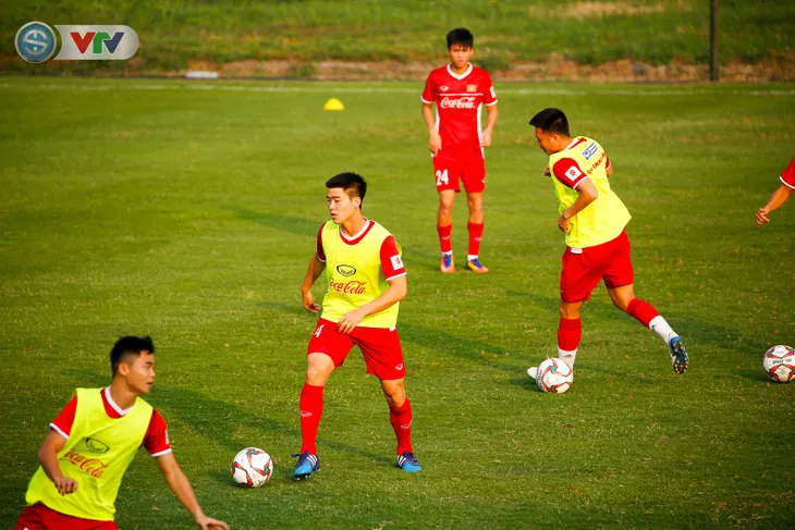 ĐT Việt Nam tiếp tục rèn quân chờ Asian Cup 2019 - Ảnh 10. ĐT Việt Nam tiếp tục rèn quân chờ Asian Cup 2019 - Ảnh 10.