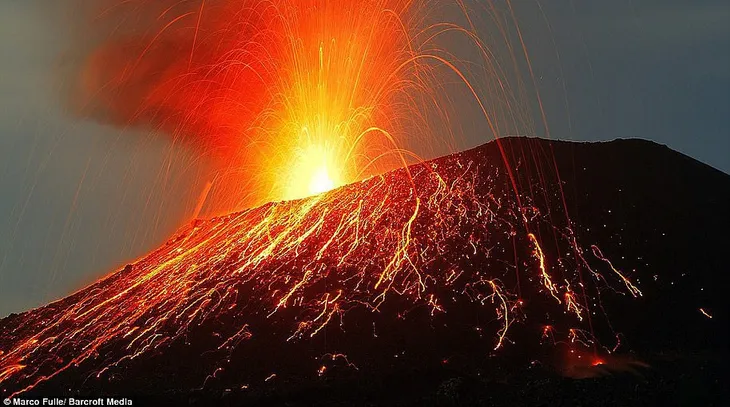 Chưa ghi nhận người Việt Nam bị ảnh hưởng trong thảm họa sóng thần ở Indonesia - Ảnh 1. Chưa ghi nhận người Việt Nam bị ảnh hưởng trong thảm họa sóng thần ở Indonesia - Ảnh 1.