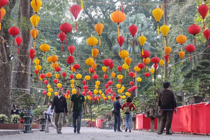 Mãn nhãn tác phẩm hình rồng “khổng lồ” được tạo từ 1,2 tấn hoa quả ở Hà Nội - Ảnh 14. Mãn nhãn tác phẩm hình rồng “khổng lồ” được tạo từ 1,2 tấn hoa quả ở Hà Nội - Ảnh 14.