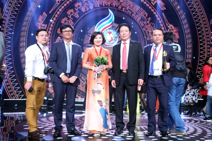 Những khoảnh khắc khó quên của Lễ Bế mạc và trao giải LHTHTQ 38 - Ảnh 19. Những khoảnh khắc khó quên của Lễ Bế mạc và trao giải LHTHTQ 38 - Ảnh 19.