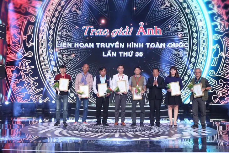 Những khoảnh khắc khó quên của Lễ Bế mạc và trao giải LHTHTQ 38 - Ảnh 3. Những khoảnh khắc khó quên của Lễ Bế mạc và trao giải LHTHTQ 38 - Ảnh 3.