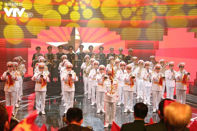 Giai điệu tự hào - Cây súng và hoa hồng: Bản anh hùng ca về người lính - Ảnh 17. Giai điệu tự hào - Cây súng và hoa hồng: Bản anh hùng ca về người lính - Ảnh 17.