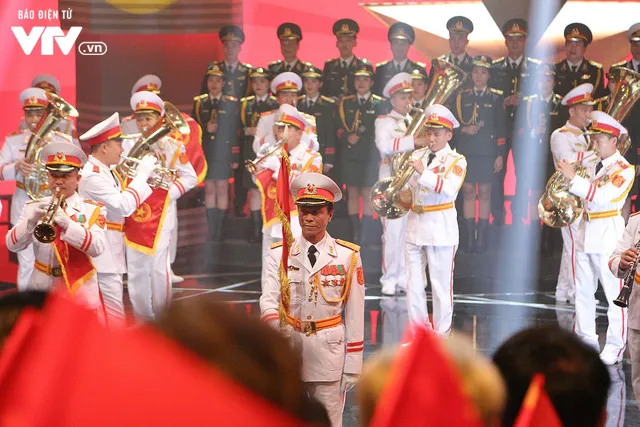 Giai điệu tự hào - Cây súng và hoa hồng: Bản anh hùng ca về người lính - Ảnh 16. Giai điệu tự hào - Cây súng và hoa hồng: Bản anh hùng ca về người lính - Ảnh 16.