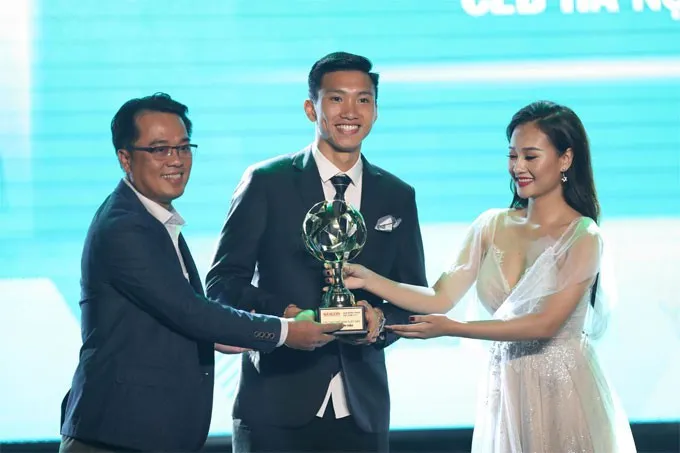 Trao giải Quả bóng Vàng Việt Nam: Quang Hải, Tuyết Dung được vinh danh - Ảnh 4. Trao giải Quả bóng Vàng Việt Nam: Quang Hải, Tuyết Dung được vinh danh - Ảnh 4.