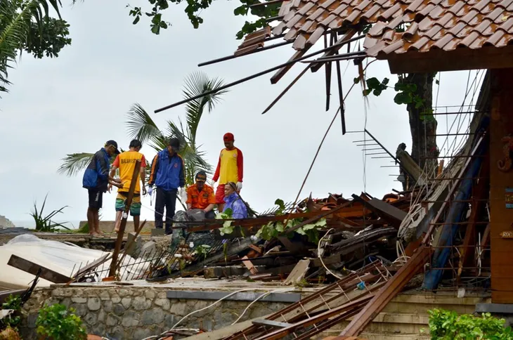 Sóng thần ở Indonesia: Giới chuyên gia cảnh báo về nguy cơ sóng thần mới - Ảnh 2. Sóng thần ở Indonesia: Giới chuyên gia cảnh báo về nguy cơ sóng thần mới - Ảnh 2.
