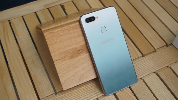 Mở hộp và trên tay nhanh Oppo F9 xanh Phỉ Thúy - Ảnh 2. Mở hộp và trên tay nhanh Oppo F9 xanh Phỉ Thúy - Ảnh 2.