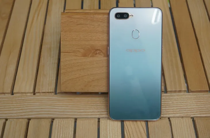 Mở hộp và trên tay nhanh Oppo F9 xanh Phỉ Thúy - Ảnh 3. Mở hộp và trên tay nhanh Oppo F9 xanh Phỉ Thúy - Ảnh 3.