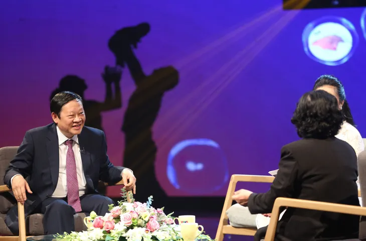 Gala Cuộc sống vẫn tươi đẹp 2018 - Khát vọng ầu ơ: Không chỉ là khát vọng của các cặp đôi hiếm muộn - Ảnh 2. Gala Cuộc sống vẫn tươi đẹp 2018 - Khát vọng ầu ơ: Không chỉ là khát vọng của các cặp đôi hiếm muộn - Ảnh 2.