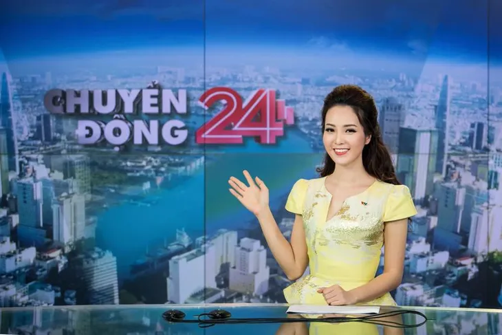 BTV/Á hậu Thụy Vân tái hiện cú ngã thần thánh trong buổi casting MC chương trình Mã QR may mắn - Ảnh 3. BTV/Á hậu Thụy Vân tái hiện cú ngã thần thánh trong buổi casting MC chương trình Mã QR may mắn - Ảnh 3.