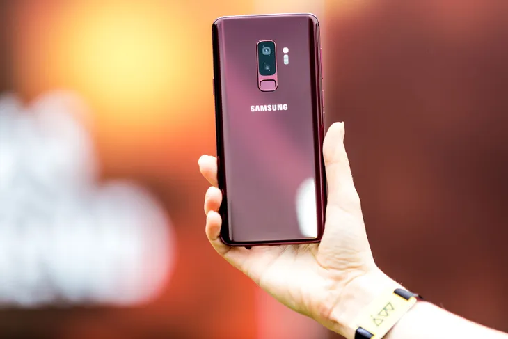 Những mẫu smartphone cao cấp đáng mua cuối năm 2018 - Ảnh 2. Những mẫu smartphone cao cấp đáng mua cuối năm 2018 - Ảnh 2.